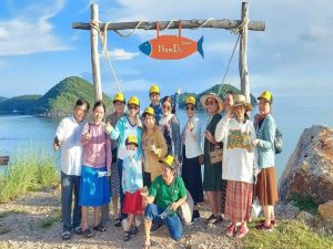 khach_chup_anh_tai_3_hon_Nom_resized